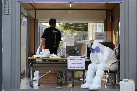  ?? AHN YOUNG-JOON — THE ASSOCIATED PRESS ?? A health official wearing protective gear takes a rest during the COVID-19testing at a public health center in Goyang, South Korea, on Thursday.