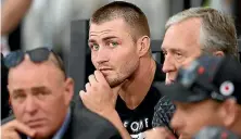  ?? PHOTO: GETTY IMAGES ?? Kieran Foran watches on after an injury sustained during the warmup kept him out of the Warriors’ match against the Dragons last weekend.