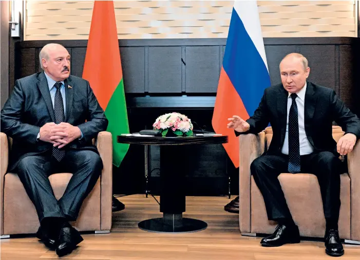  ?? ?? Belarus president Aleksandr Lukasjenko­s beroende av Ryssland har ökat med västliga sanktioner. För president Vladimir Putin är han en allierad i kriget i Ukraina. Här vid ett möte mellan dem i Sotji vid Svarta havet förra månaden.