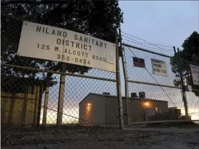  ?? PHOTO IMPERIAL VALLEY PRESS FILE ?? A sign shows the address of the Niland Sanitary District in Niland.