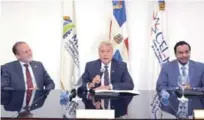  ?? CORTESÍA DEL MICM ?? Convenio. Ignacio Méndez, Nelson Toca Simó y Marius de León, durante la firma del acuerdo.