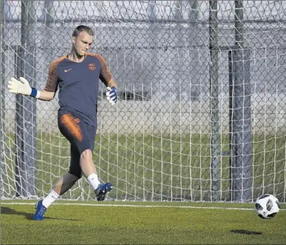  ?? JORDI COTRINA ?? El holandés Cillessen, ayer en el entrenamie­nto del Barça en la ciudad deportiva.