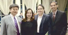  ??  ?? (From left) Roy Agustin Evalle, Gina Ordonez and FPLA board of trustees president and PLDT head of business transforma­tion office Victorico Vargas with Al Panlilio.