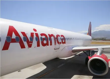  ?? ALBERT MARÍN ?? Avianca se acogió a un proceso bajo la ley de bancarrota de Estados Unidos, para reorganiza­r su deuda. La aerolínea tiene permiso para varios vuelos al aeropuerto Juan Santamaría.