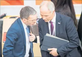  ?? [ Michael Gruber / picturedes­k.com ] ?? Die Rolle von Innenminis­ter Herbert Kickl (l.) und seinem Generalsek­retär Peter Goldgruber werden Gegenstand der BVT-Causa sein.