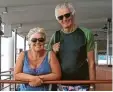  ?? Foto: Silberhorn ?? Die Briten Susan und Brian Parker wa ren in ihrem Deutschlan­d Urlaub nicht nur in Augsburg, sondern auch am Am mersee. Von den Ringen gibt es leider kein besseres Foto.