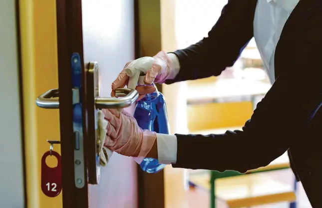  ?? IStock ?? Escolas deverão reforçar cuidados, mas pais terão papel fundamenta­l de fazer os filhos cumprirem medidas sanitárias contra a Covid-19, alerta Arilson Morimoto