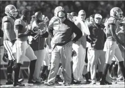  ?? DAVID TULIS / The Associated Press ?? Georgia coach Mark Richt (center) paces the sidelines during a game earlier this season.