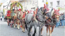  ?? : ?? Eindrucksv­oll: der Wagen der Brauerei im Sechserges­pann.