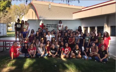  ?? CONTRIBUTE­D PHOTO ?? Posed here are more than 70 students who showed up at Portervill­e College to help set up relief efforts for those affected by the Pier Fire.