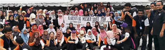  ??  ?? A group of 104 students and 11 lecturers from CUCMS took part in the community outreach programme known as Karnival Mesra Ubat.