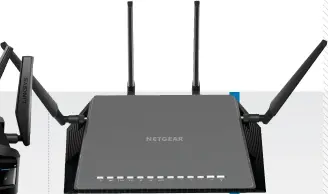  ??  ?? 4 x antennae; AC2600; 1 x 2.4GHz + 1 x 5GHz networks; 4 x Ethernet