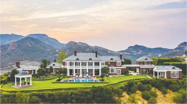  ?? Jeremy BLAIR /THE Luxury LEVEL ?? Hockey legend Wayne Gretzky is looking to score $23 million for this luxury mansion in Thousand Oaks, Calif.