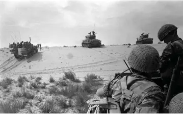  ??  ?? TANKS DRIVE on the outskirts of Rafah, in the southern Gaza Strip, during the Six Day War in 1967.