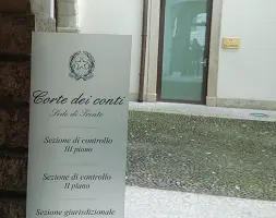  ??  ?? Tasto dolente La Corte dei Conti vigila attentamen­te sugli affidi diretti