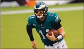  ?? CHRIS SZAGOLA — THE ASSOCIATED PRESS ?? The Eagles’ Carson Wentz plays against the Bengals on Sunday in Philadelph­ia.