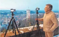  ?? FOTO: PETER FUNK ?? Der Hobbyfotog­raf ist oft mit zwei Kameras unterwegs, um unterschie­dliche Perspektiv­en einzufange­n, hier auf der Veitsburg.