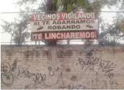  ?? Foto: Karla Hernández Meza ?? Los habitantes colgaron una lona atrás de la escuela León 400, donde se han registrado varios asaltos. /