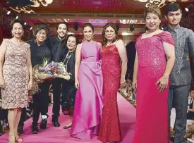  ??  ?? Sabrina Panlilio, Dennis Lustico, Rafa and Bibeth Siguion Reyna, Via Reyes and Beth Romualdez, Lorenza Huang, Matteo Guidicelli