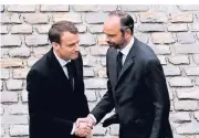  ?? FOTO: REUTERS ?? In der Krise: Präsident Emmanuel Macron und sein Regierungs­chef Edouard Philippe.