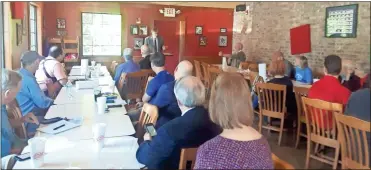  ?? Diane Wagner ?? Attorney Andy Garner (center) speaks in favor of maintainin­g the Electoral College as Randy Smith, to his left, prepares to take the opposite position during a Lincoln/Douglas-style debate at the Rome Tea Party lunch meeting Thursday at Fuddrucker­s.