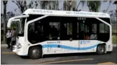  ?? CHAI HUA / CHINA DAILY ?? A self-driving bus begins its test run on a public road in Shenzhen on Saturday.