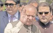  ?? AP FILE ?? Former Pakistani prime minister Nawaz Sharif (centre)