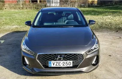  ??  ?? NYTT LEENDE. Hyundais nya formspråk testades först på i30 och sprids sedan till andra modeller.