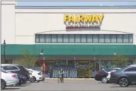  ?? Tyler Sizemore / Hearst Connecticu­t Media ?? Fairway Market remains open at 699 Canal St. in Stamford.