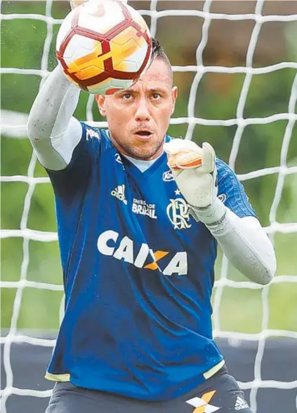  ??  ?? O segundo gol do River Plante sobre o Flamengo, no Engenhão, rendeu críticas ao goleiro Diego Alves