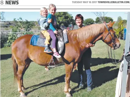  ?? FAMILY FAVOURITE: Jan and Earl Robinson have been left devastated by the death of their gelding, Jessie, pictured here with their grandchild­ren Hamish, 3, and Talleulah Moon, 6, and mum Kelly Moon. ??