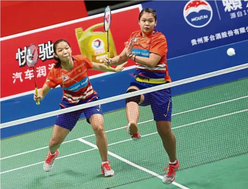  ??  ?? Out you go: Chow Mei Kuan (left) and Lee Meng Yean went down 12-21, 22-24 to Thailand’s Puttita Supajiraku­lSapsiree Taerattana­chai in the second round of the Denmark Open in Odense yesterday.