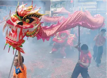  ?? — Reuters ?? Revellers perform a dragon dance in Manila’s Chinatown, Philippine­s.