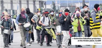  ?? Rob Browne ?? > Extinction Rebellion protesters at the Viridor plant, Cardiff