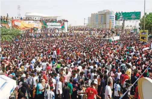  ?? Agence France-presse ?? Demonstrat­ors gather in a street in Khartoum on Thursday.