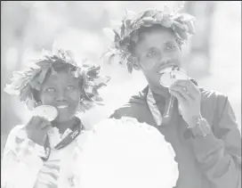  ??  ?? Ethiopian Lelisa Desisa (right) and Mary Keitany