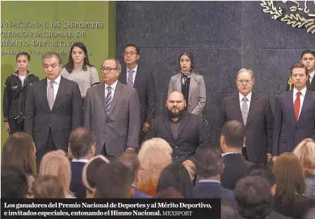  ?? MEXSPORT ?? Los ganadores del Premio Nacional de Deportes y al Mérito Deportivo, e invitados especiales, entonando el Himno Nacional.