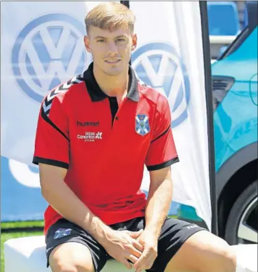  ??  ?? ILUSIONADO. Dani Gómez espera borrar la derrota en Ponferrada ganando su primer derbi canario.