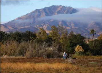  ?? ARIC CRABB — STAFF ARCHIVES ?? Weekends are especially active at Oakley's Big Break Regional Shoreline, seen above with Mount Diablo in the background, and no less than three different programs are planned there for the weekend coming up.