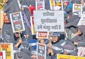  ?? PTI FILE PHOTO ?? ▪ Muslim women protesting against the triple talaq ordinance.