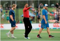  ?? AFP ?? Umpires Kumar Dharmasena (centre) talks to captains Kane Williamson (left) and Aaron Finch. —