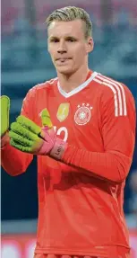  ?? Fotos: Witters ?? Das Luxusprobl­em des deutschen Fußballs: Wer hält die Bälle, wenn Manuel Neuer mal nicht zur Verfügung steht? Marc Andre ter Stegen, Kevin Trapp und Bernd Leno (v.li.) rechnen sich gleicherma­ßen gute Chancen aus.