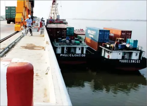  ?? HONG MENEA ?? Containers are offloaded from ships at a port in Kandal province in 2012.