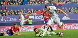  ?? AP ?? Real Madrid’s Karim Benzema duels for the ball with Osasuna’s goalkeeper Salvatore Sirigu. —