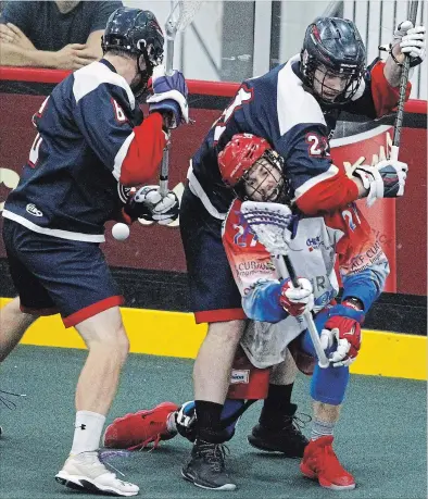  ?? CLIFFORD SKARSTEDT EXAMINER ?? Peterborou­gh Century 21 Lakers’ Josh Currier battles for the ball between Oakville Rock’s Brad Gillies (6) and Mitch deSnoo during first period of Game 2 Major Series Lacrosse championsh­ip series at the Toronto Rock Athletic Centre on Thursday night in Oakville. The Rock won 10-8 to even the series at 1-1. Game 3 is Sunday at 7 p.m. at the Peterborou­gh Memorial Centre.
