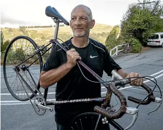  ?? STACY SQUIRES/STUFF ?? Andy Beale is competing in Le Race on a 100-year-old bicycle, racing from Christchur­ch to Akaroa.