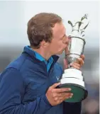  ?? IAN RUTHERFORD / USA TODAY SPORTS ?? Jordan Spieth kisses the Claret Jug after winning the British Open on Sunday.