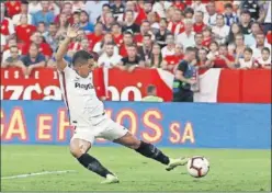  ??  ?? DE DULCE. El sevillista Ben Yedder atraviesa por un gran momento.