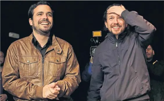  ?? BALLESTERO­S / EFE ?? Alberto Garzón y Pablo Iglesias difundiero­n ayer su acuerdo programáti­co