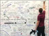  ?? YAN DONGJIE / FOR CHINA DAILY ?? A visitor signs the wall of the Hawaii Convention Center, where IUCN World Convention Congress was being held from Sept 1 to 10.